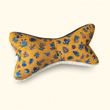 Coussin cale nuque coton fleuri, fausse fourrure et coton bleu