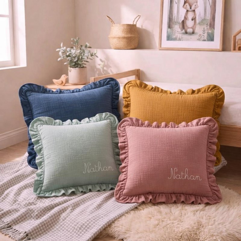 Coussin Prénom carré à volants