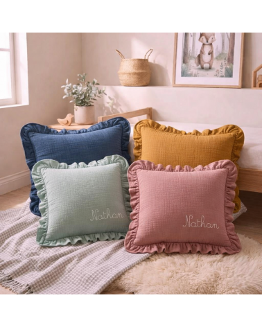 Coussin Prénom carré à volants