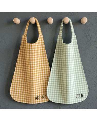 bavoir cantine maternelle élastique vichy