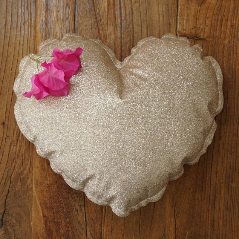Coussin coeur doré bébé et enfant coussin saint valentin