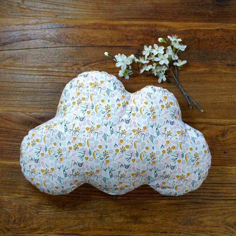 Coussin nuage chambre fille