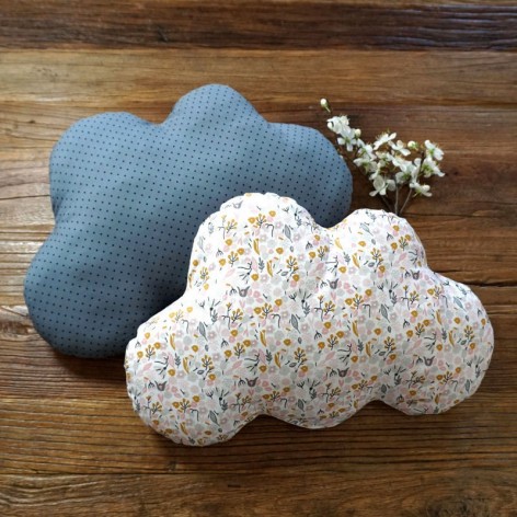 Coussin nuage chambre fille
