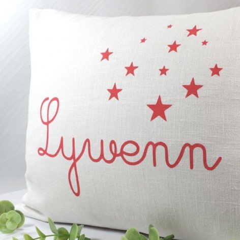 Coussin prénom en lin blanc, personnalisation rose fuchsia