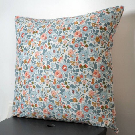 coussin liberty betsy lin rose 40x40