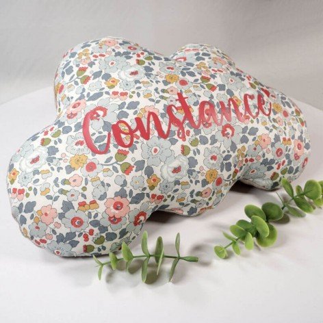 Coussin nuage Liberty Betsy personnalisé fuchsia - Cadeau naissance fille - déco chambre enfant