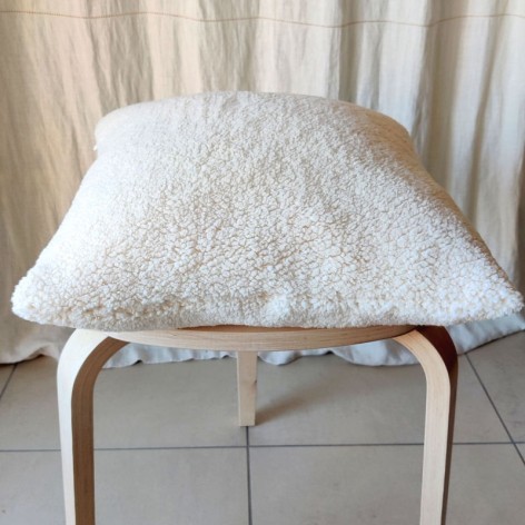 coussin fait main en fausse fourrure sherpa écrue