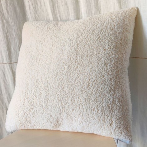 coussin fait main en fausse fourrure sherpa écrue