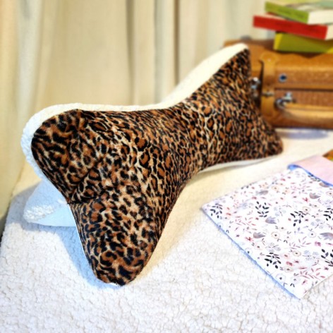 Coussin os de lecture velours léopard, fausse fourrure et lin ivoire