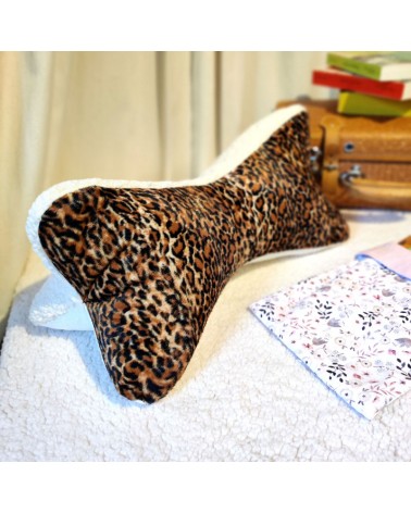 Coussin os de lecture velours léopard, fausse fourrure et lin ivoire