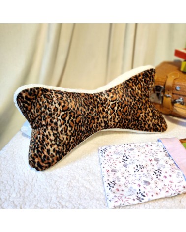 Coussin os de lecture velours léopard, fausse fourrure et lin ivoire