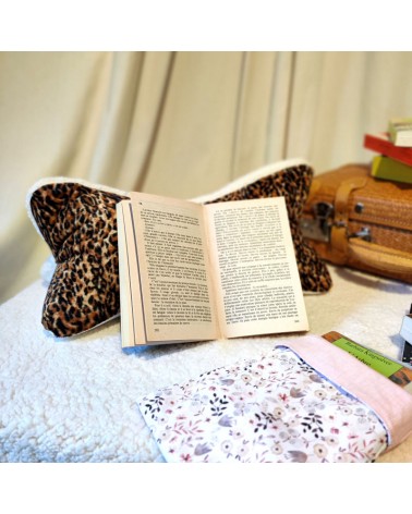 Coussin os de lecture velours léopard, fausse fourrure et lin ivoire