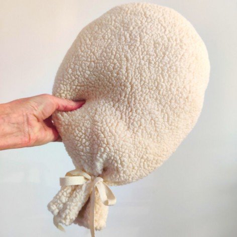 Coussin ballon mural en moumoute