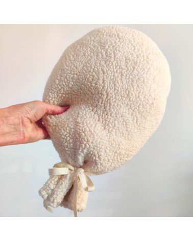 Coussin ballon mural en moumoute