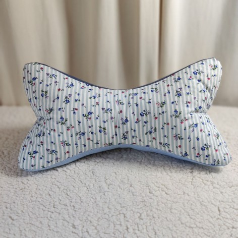 Coussin os de lecture rayures et fleurs